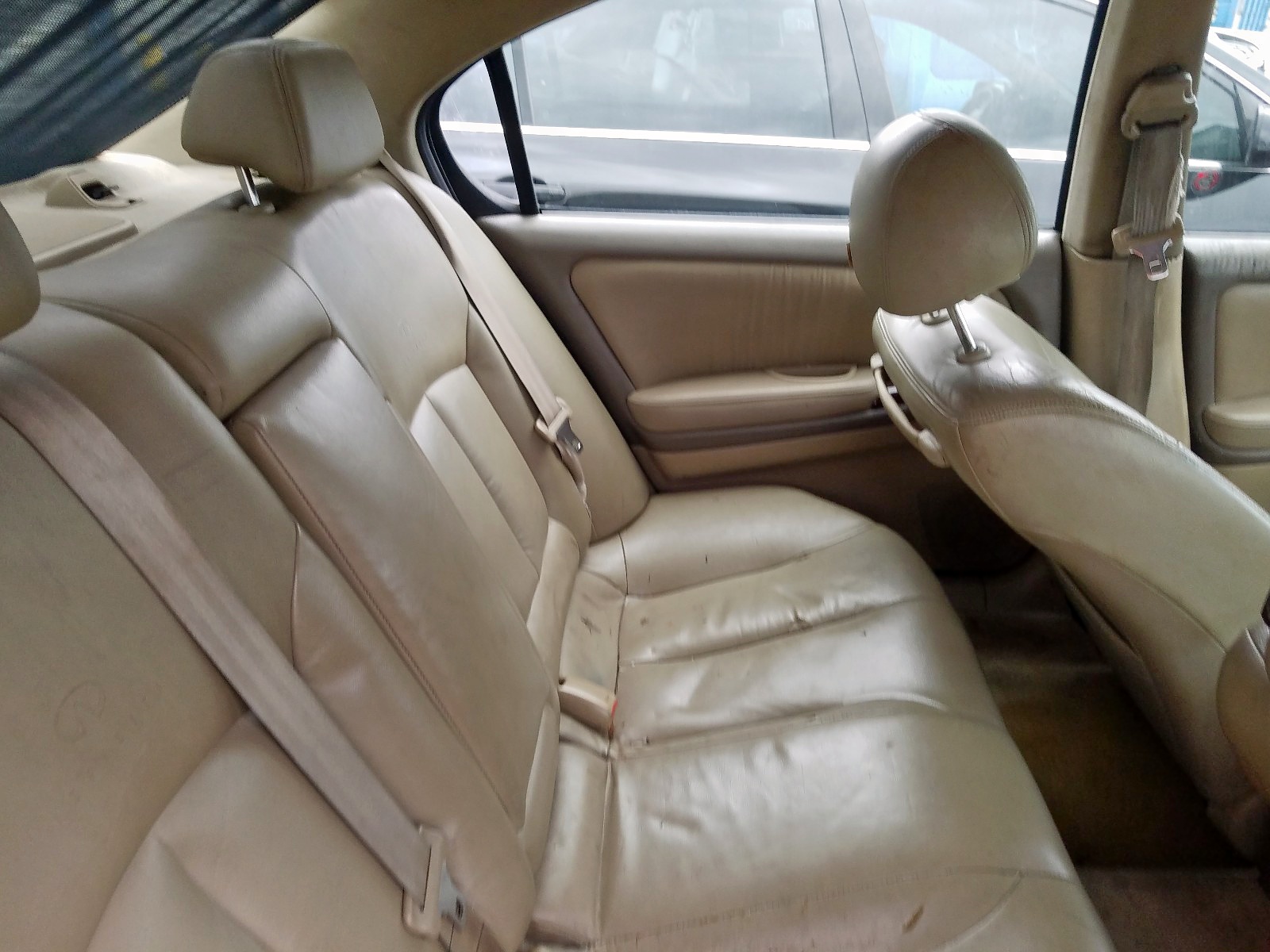 Photo 6 from auction – 2000 INFINITI I30 with VIN JNKCA31A8YT214651