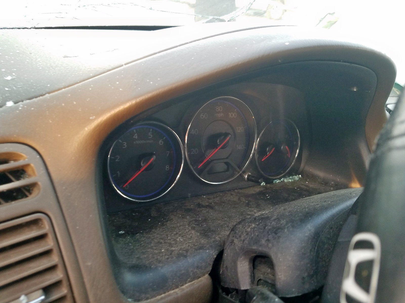 Photo 8 from auction – 2003 HONDA CIVIC LX with VIN 2HGES15533H622393