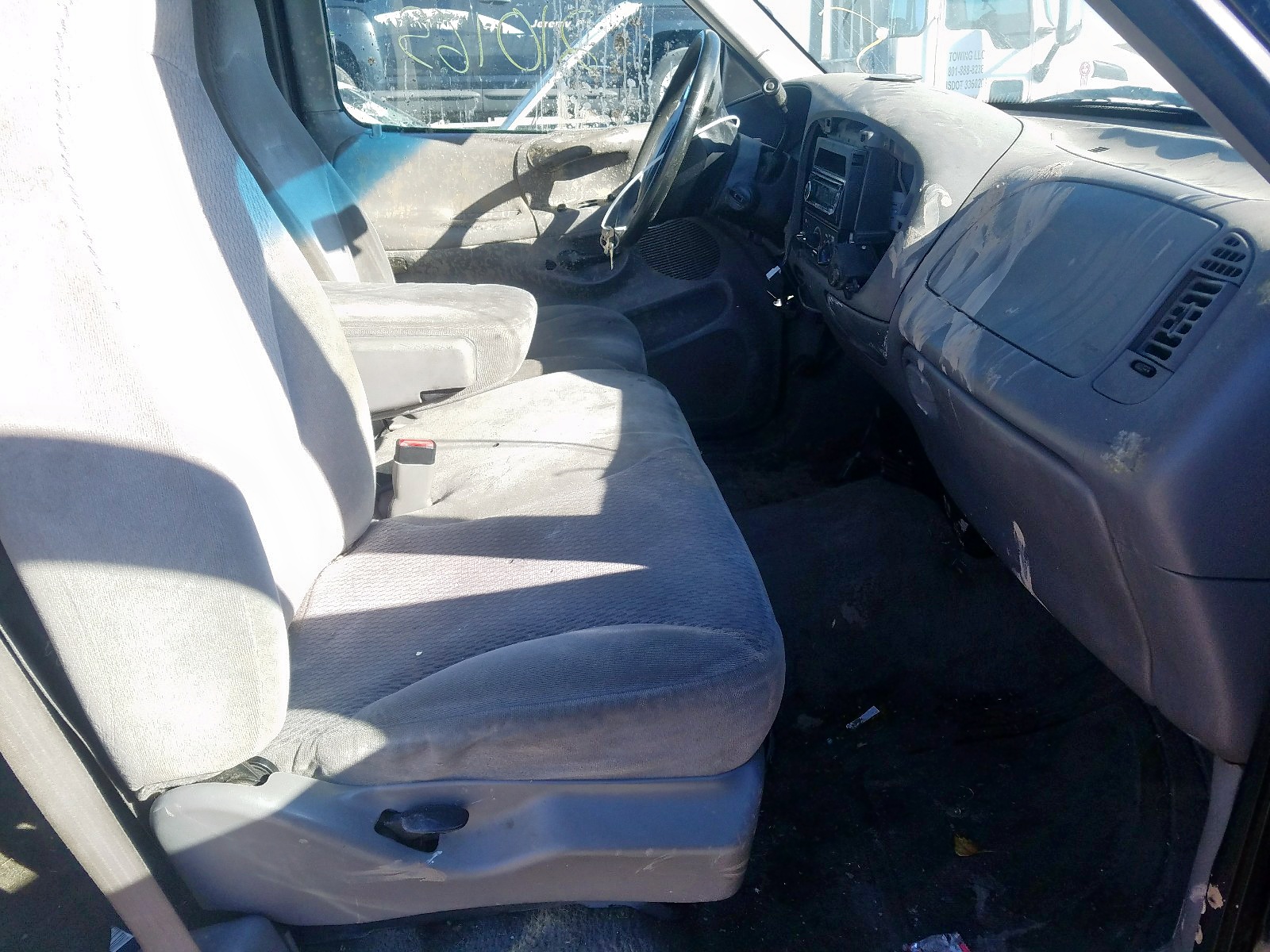 Photo 5 from auction – 1997 FORD F150 with VIN 1FTDX18W7VNC46677