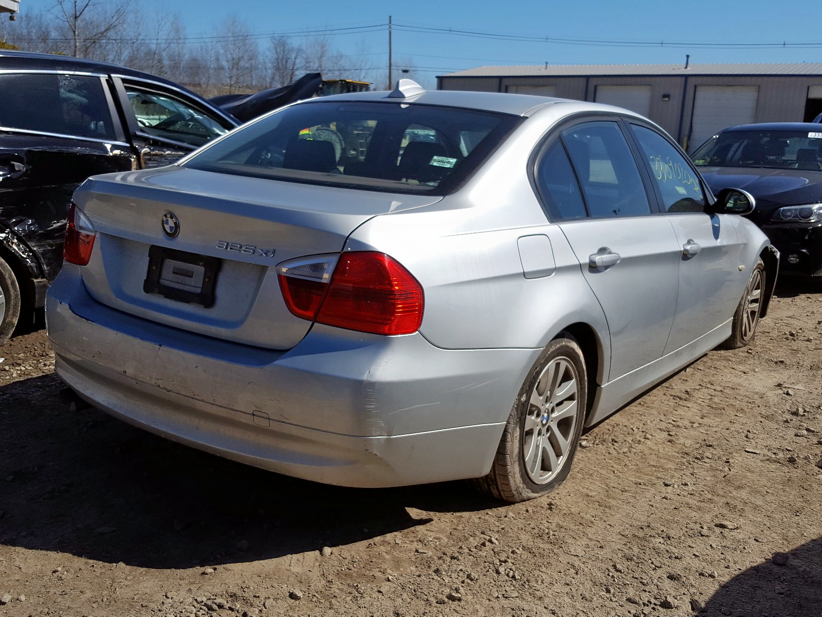 Photo 4 from auction – 2006 BMW 325 XI with VIN WBAVD13536KV05127
