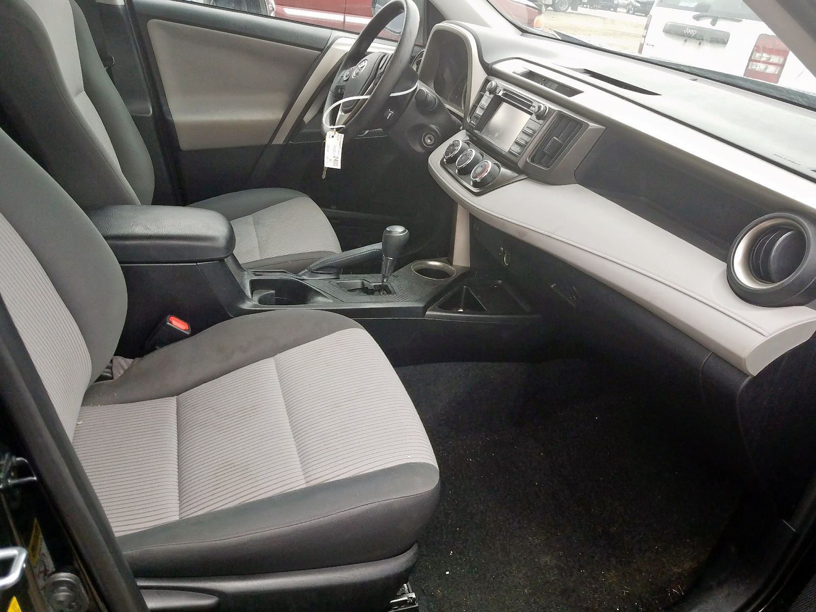 Photo 5 from auction – 2014 TOYOTA RAV4 LE with VIN 2T3ZFREV6EW105871