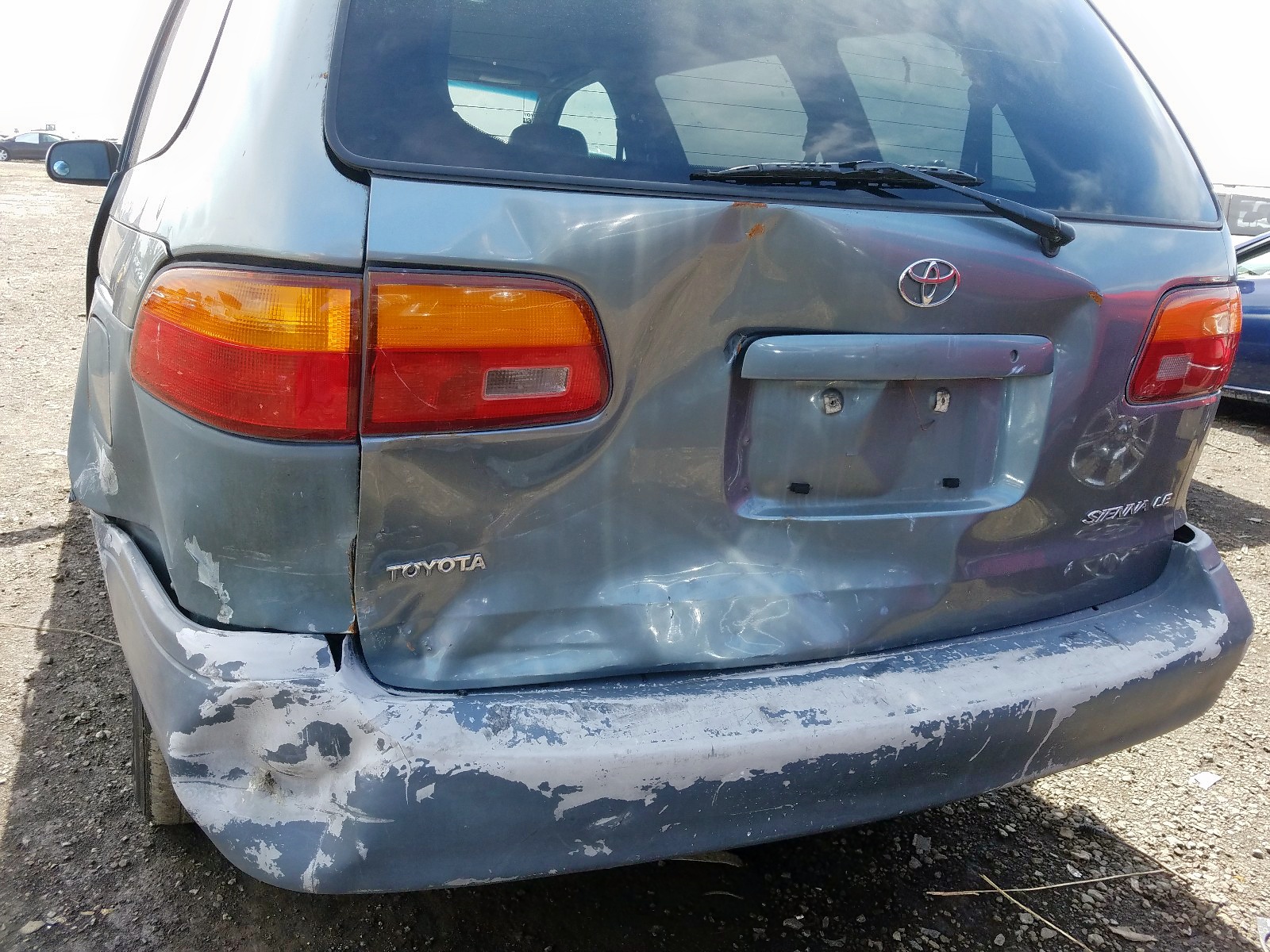 Photo 9 from auction – 2000 TOYOTA SIENNA LE with VIN 4T3ZF13C4YU199059