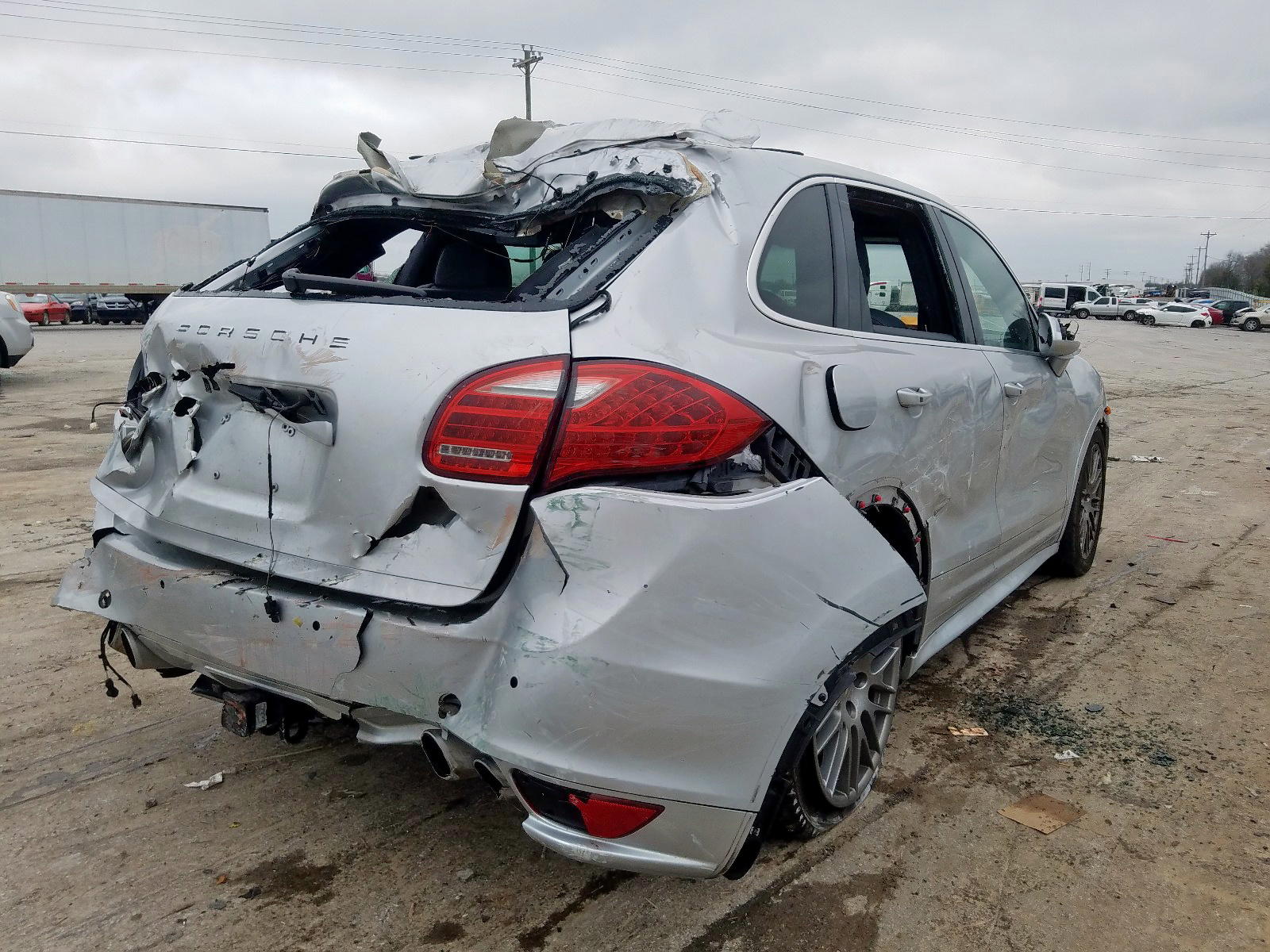 Photo 4 from auction – 2012 PORSCHE CAYENNE TU with VIN WP1AC2A22CLA83682