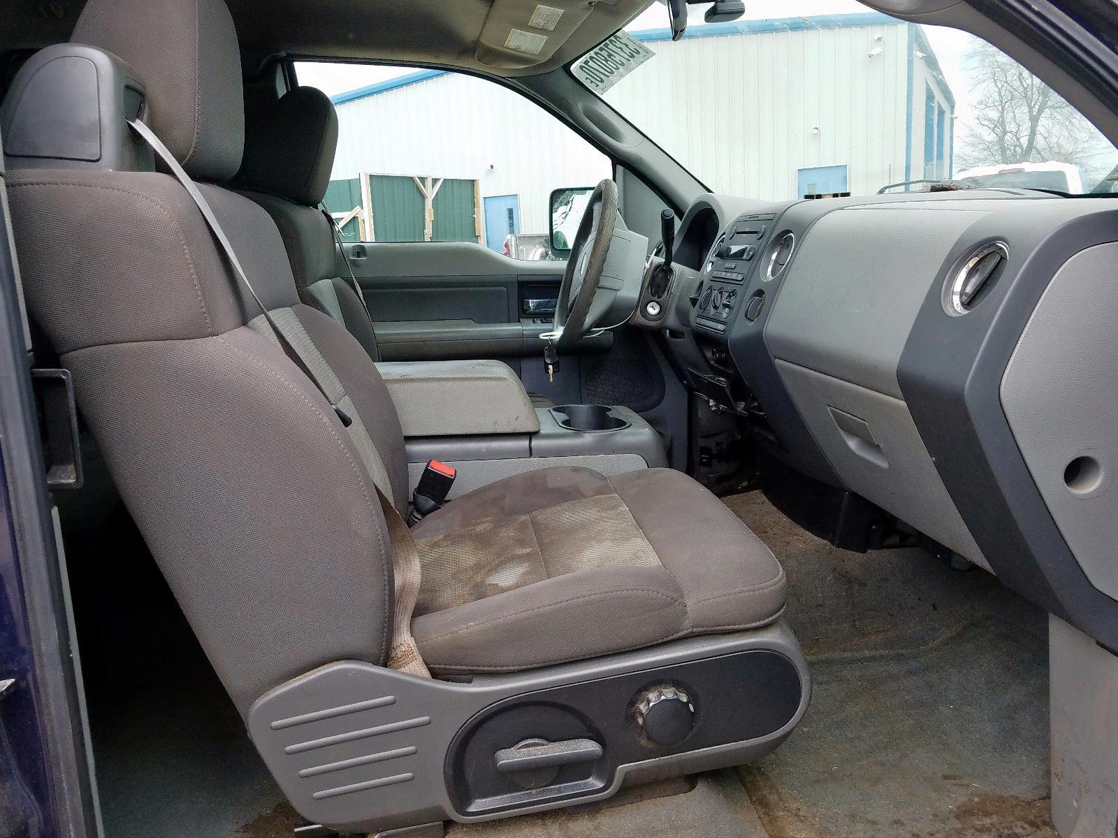 Photo 5 from auction – 2005 FORD F150 with VIN 1FTRX12W85NB87198