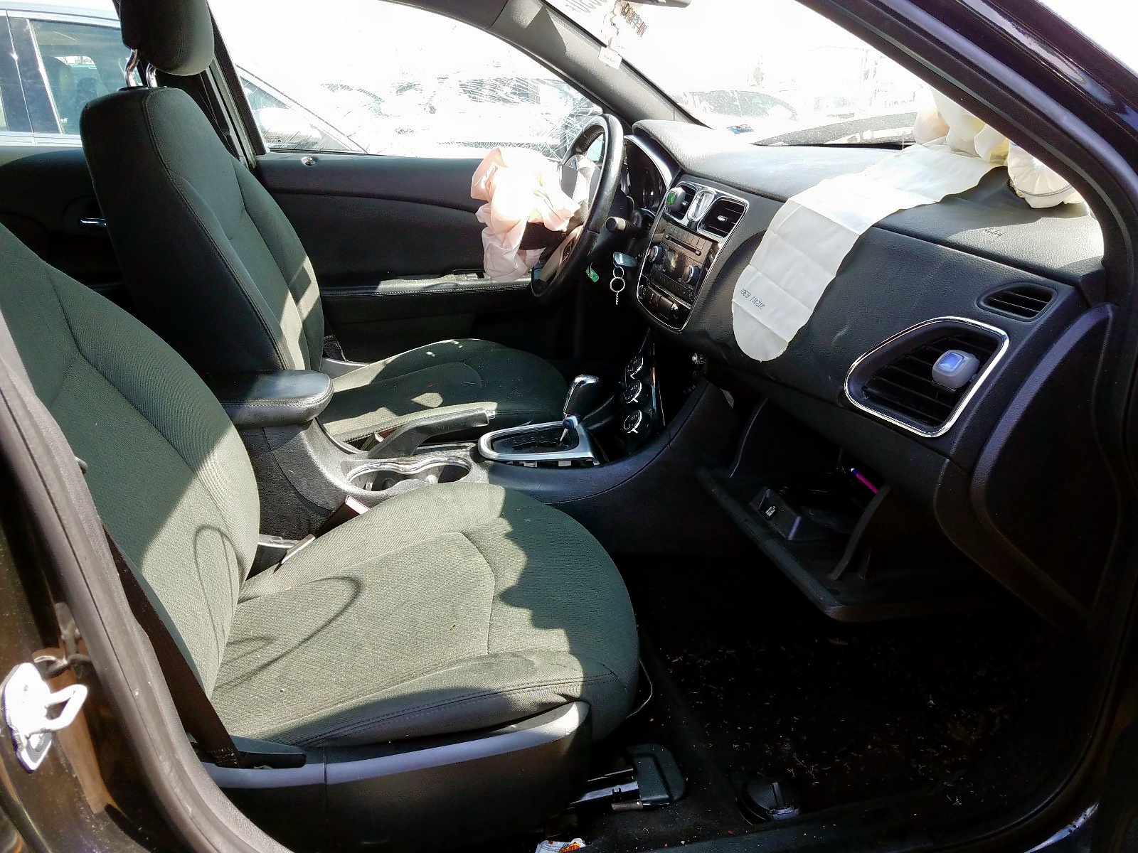 Photo 5 from auction – 2012 CHRYSLER 200 TOURIN with VIN 1C3CCBBG9CN107487