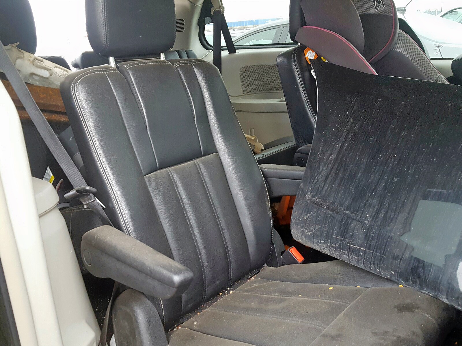 Photo 6 from auction – 2013 CHRYSLER TOWN & COU with VIN 2C4RC1BG4DR708696