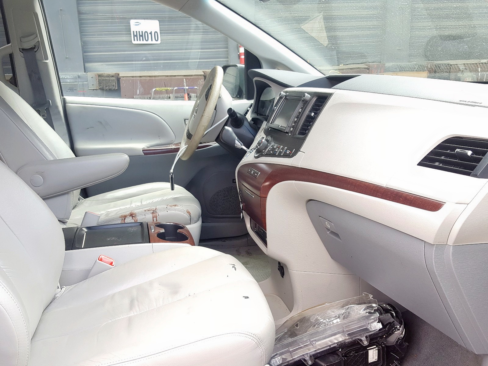 Photo 5 from auction – 2011 TOYOTA SIENNA XLE with VIN 5TDDK3DC4BS002304