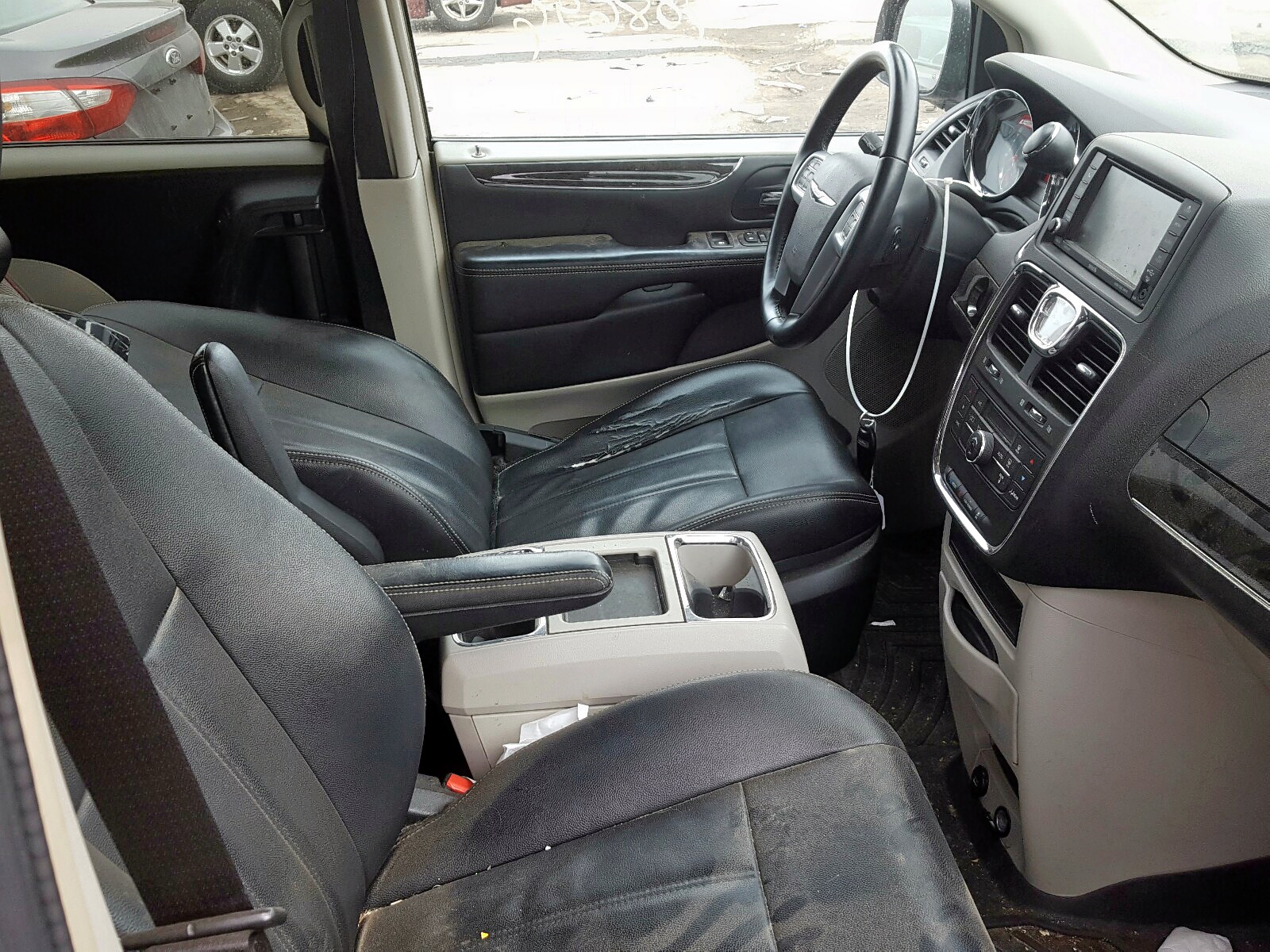 Photo 5 from auction – 2013 CHRYSLER TOWN & COU with VIN 2C4RC1BG4DR708696