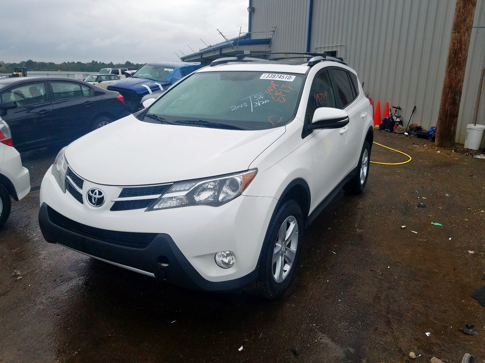 Photo 2 from auction – 2013 TOYOTA RAV4 XLE with VIN JTMWFREV7D5010454