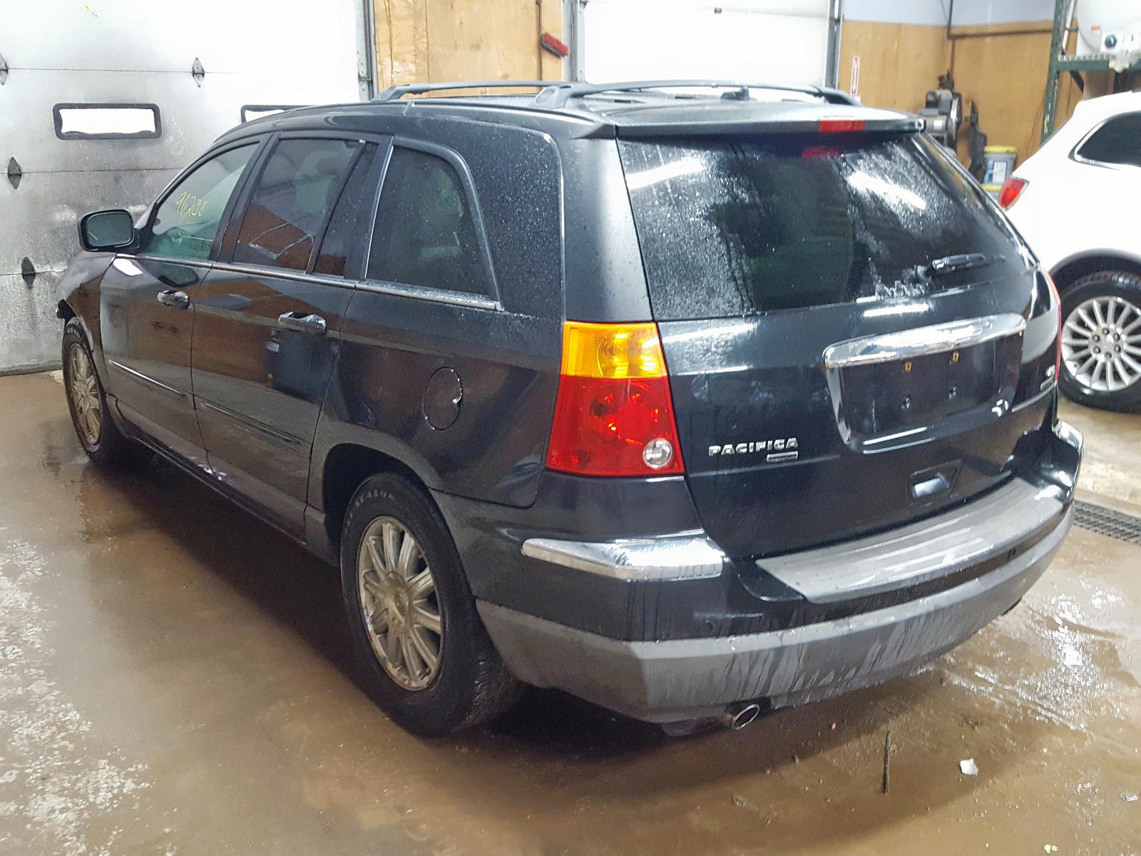 Photo 3 from auction – 2007 CHRYSLER PACIFICA T with VIN 2A8GF68X87R211991