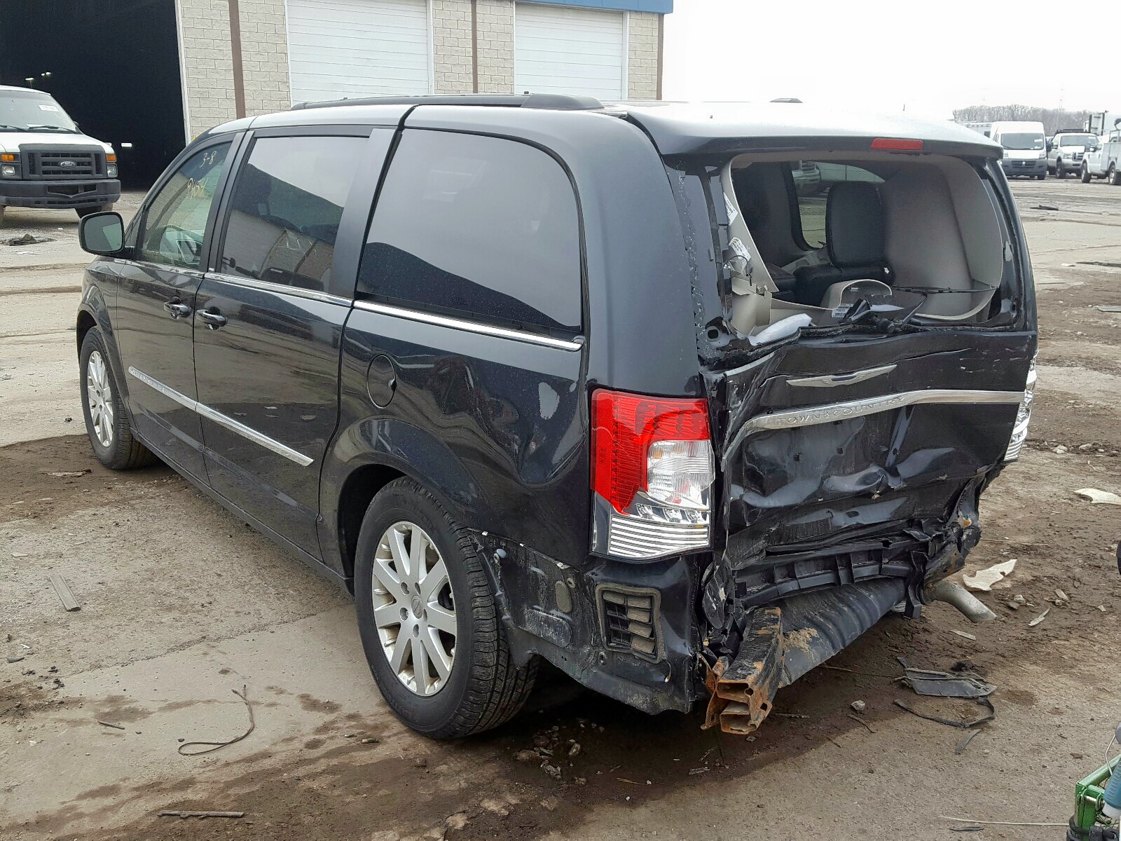 Photo 3 from auction – 2013 CHRYSLER TOWN & COU with VIN 2C4RC1BG4DR708696