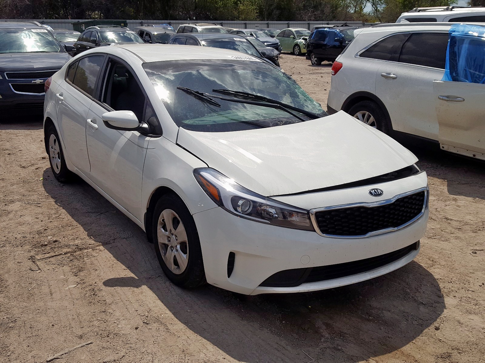 Photo 1 from auction – 2018 KIA FORTE LX with VIN 3KPFK4A7XJE284625