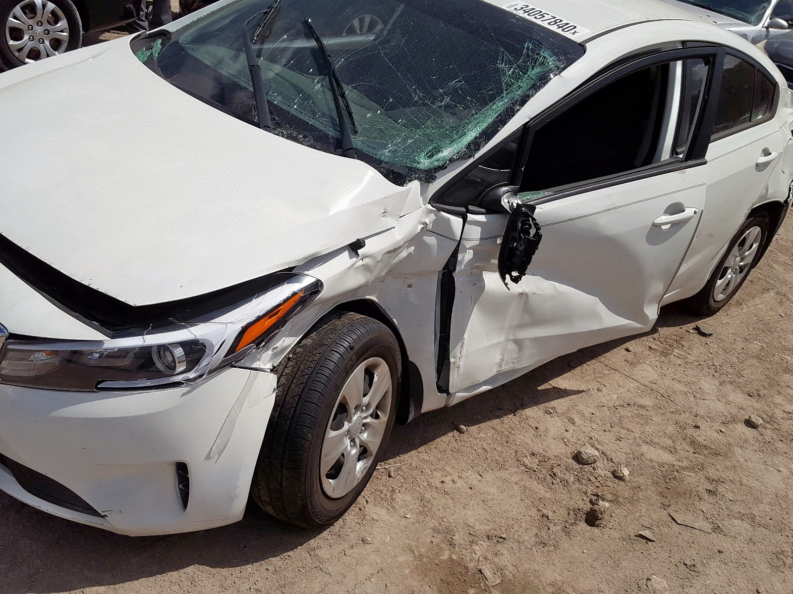 Photo 9 from auction – 2018 KIA FORTE LX with VIN 3KPFK4A7XJE284625
