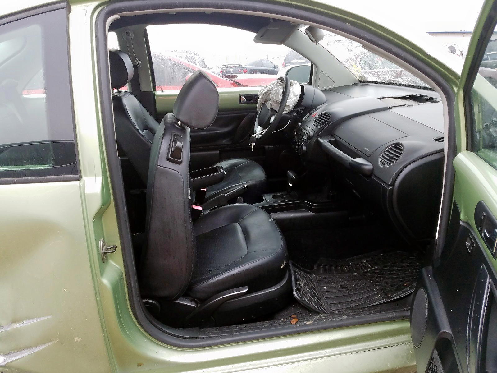Photo 5 from auction – 2010 VOLKSWAGEN NEW BEETLE with VIN 3VWPG3AG6AM005111