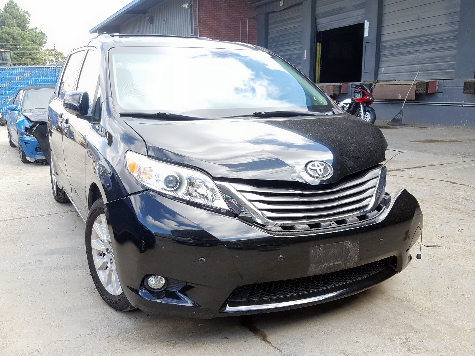 TOYOTA SIENNA XLE 2011 with VIN 5TDDK3DC4BS002304 - Photo from auction