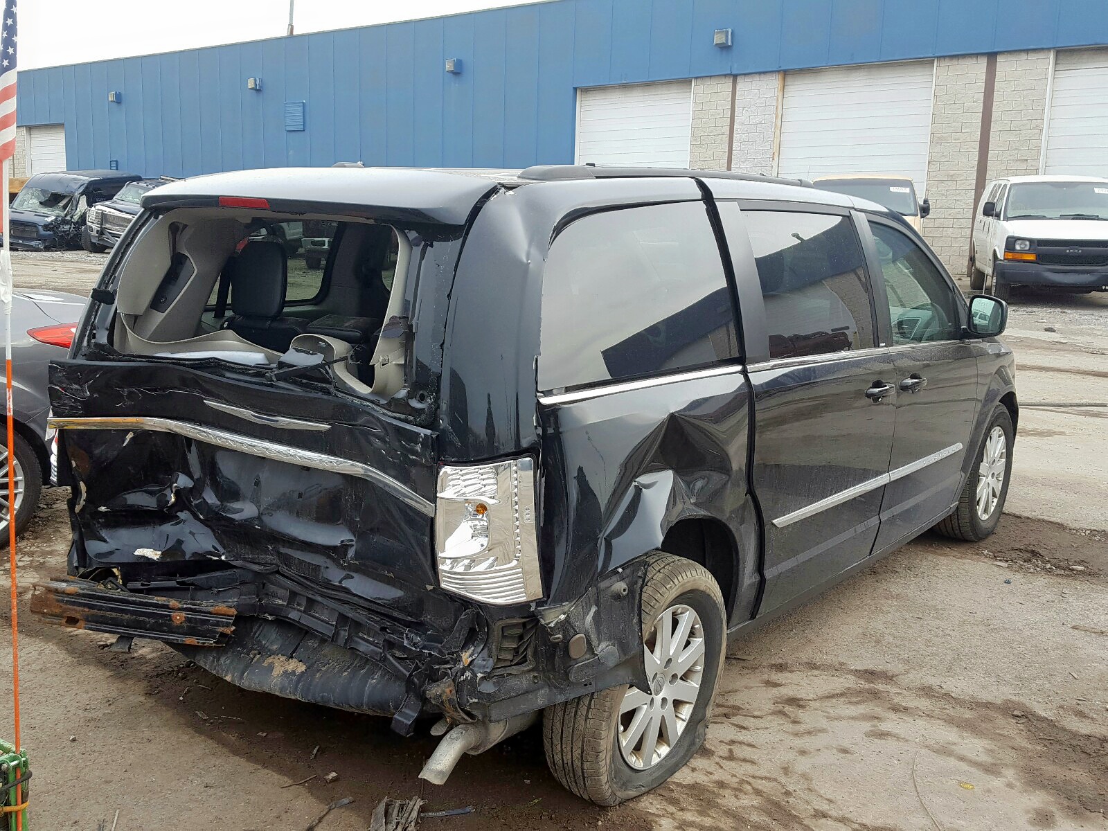 Photo 4 from auction – 2013 CHRYSLER TOWN & COU with VIN 2C4RC1BG4DR708696