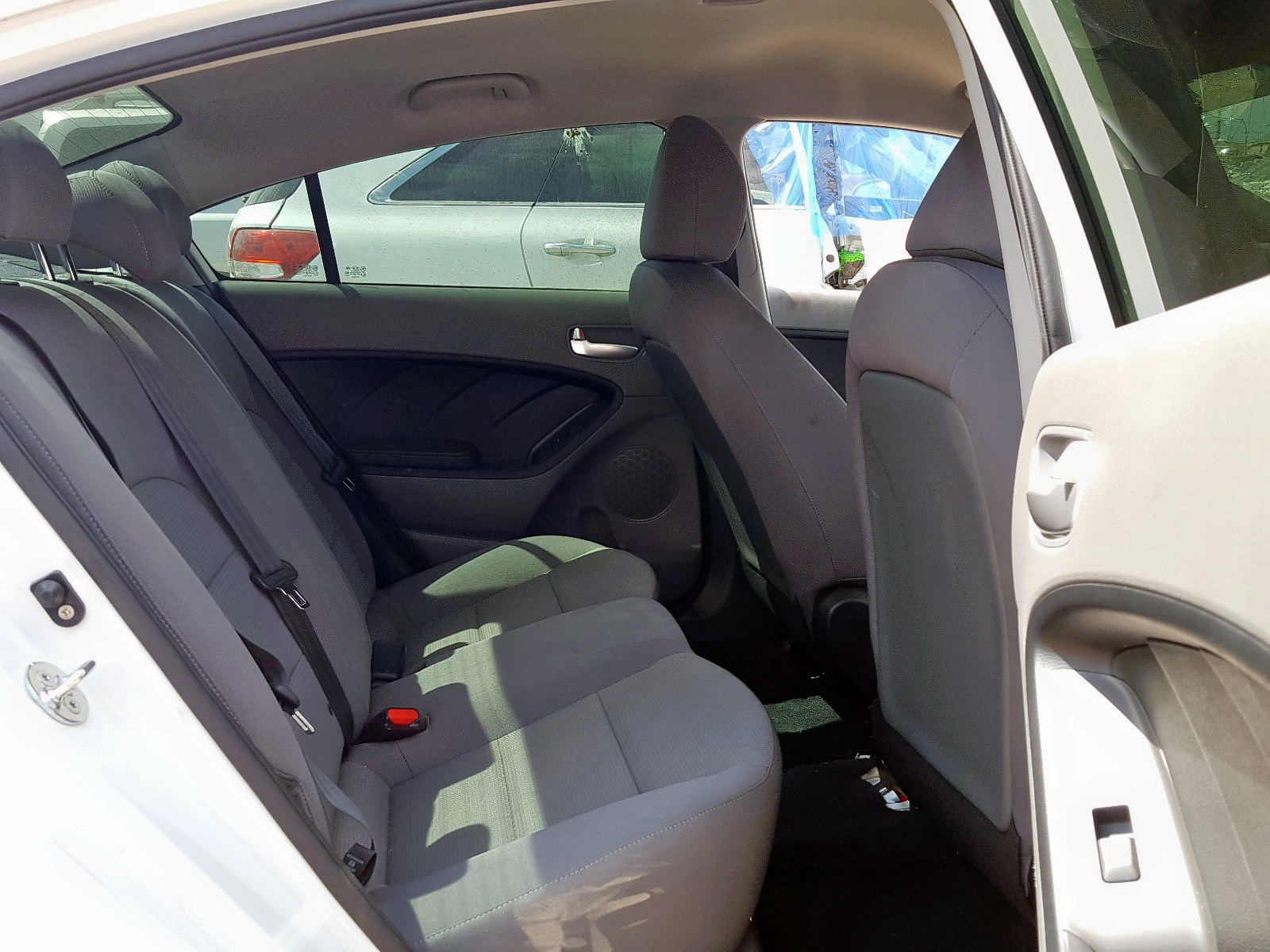 Photo 6 from auction – 2018 KIA FORTE LX with VIN 3KPFK4A7XJE284625