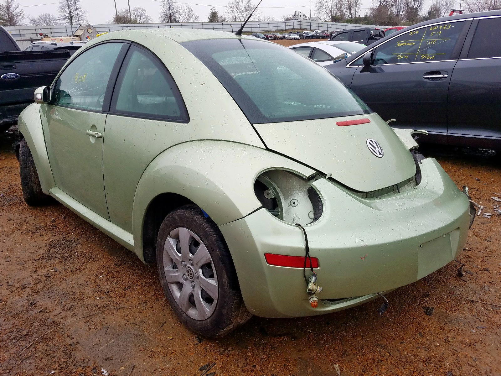 Photo 3 from auction – 2010 VOLKSWAGEN NEW BEETLE with VIN 3VWPG3AG6AM005111