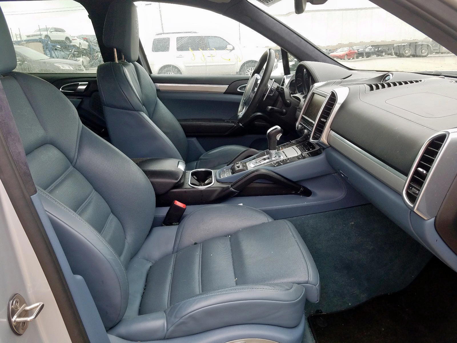 Photo 5 from auction – 2012 PORSCHE CAYENNE TU with VIN WP1AC2A22CLA83682
