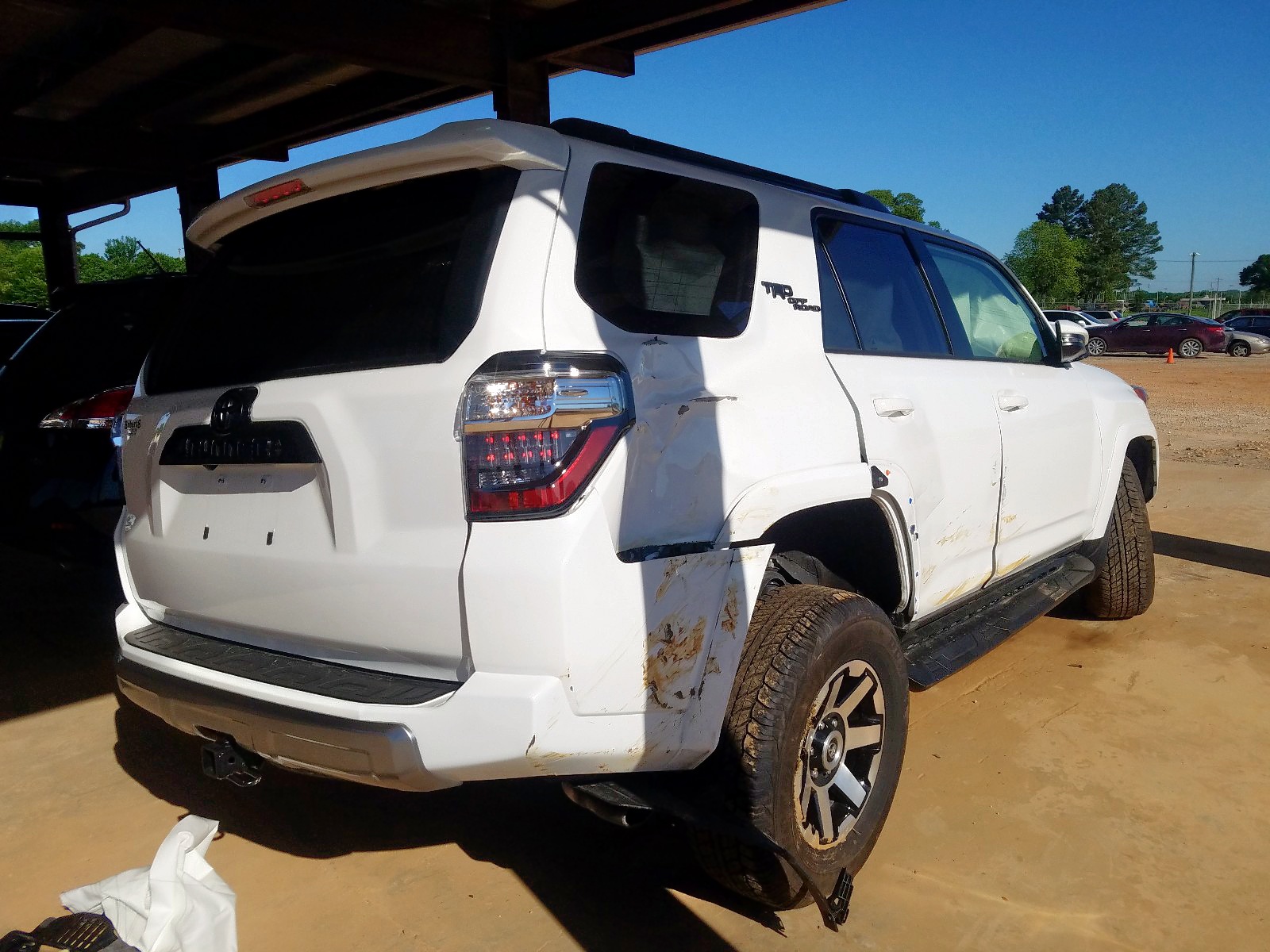 Photo 4 from auction – 2020 TOYOTA 4RUNNER SR with VIN JTEBU5JR5L5769684