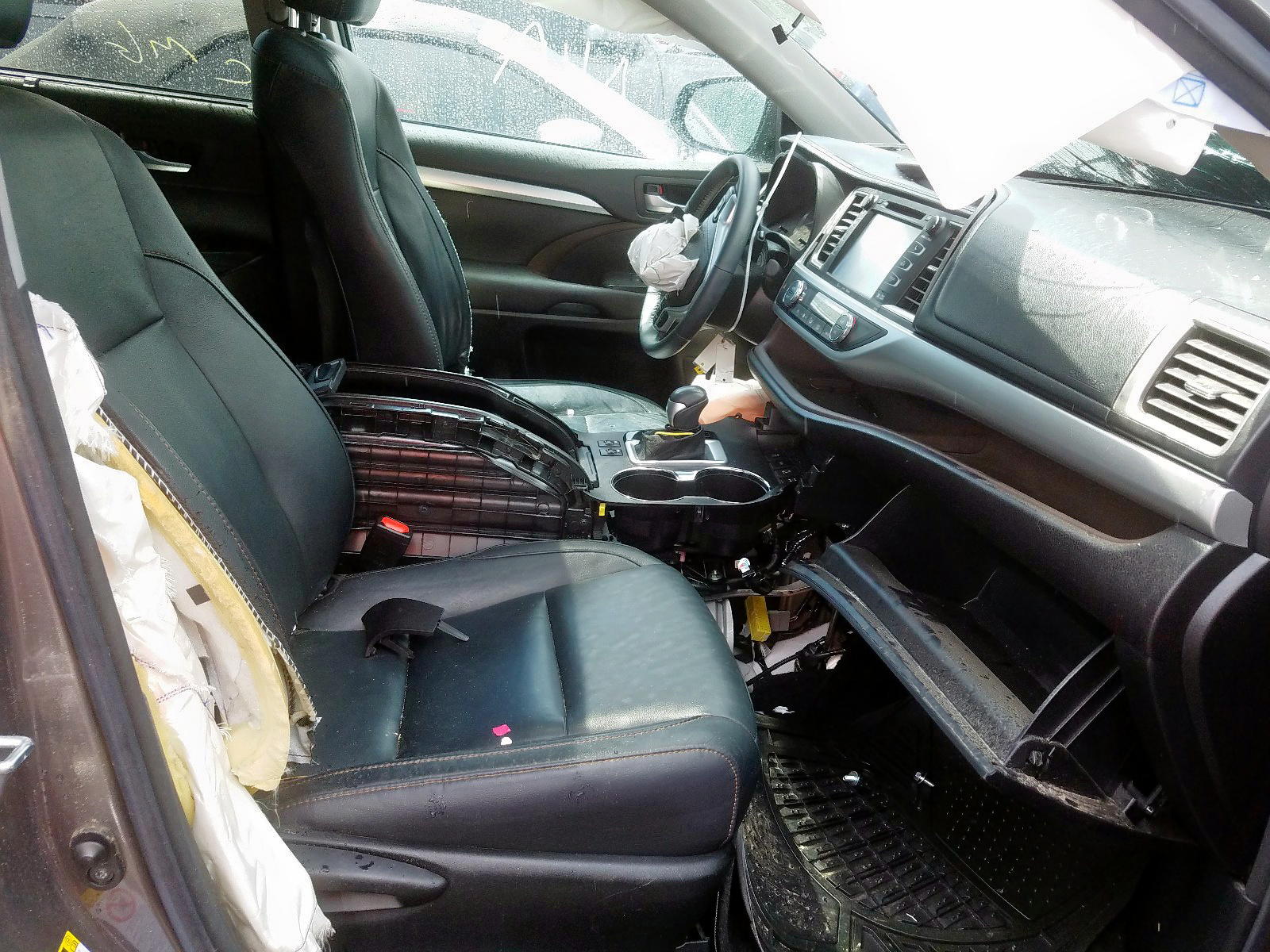 Photo 5 from auction – 2016 TOYOTA HIGHLANDER with VIN 5TDJKRFH0GS299125