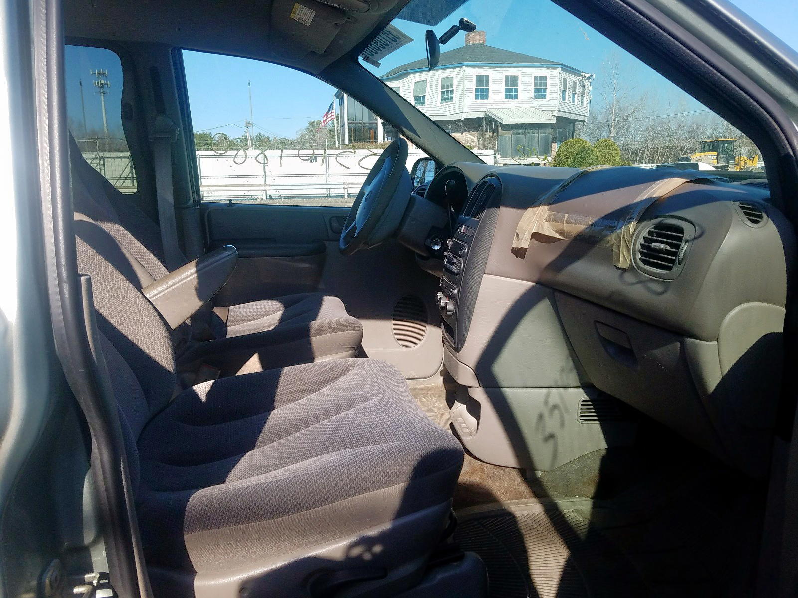 Photo 5 from auction – 2003 DODGE GRAND CARA with VIN 1D4GP24313B169336