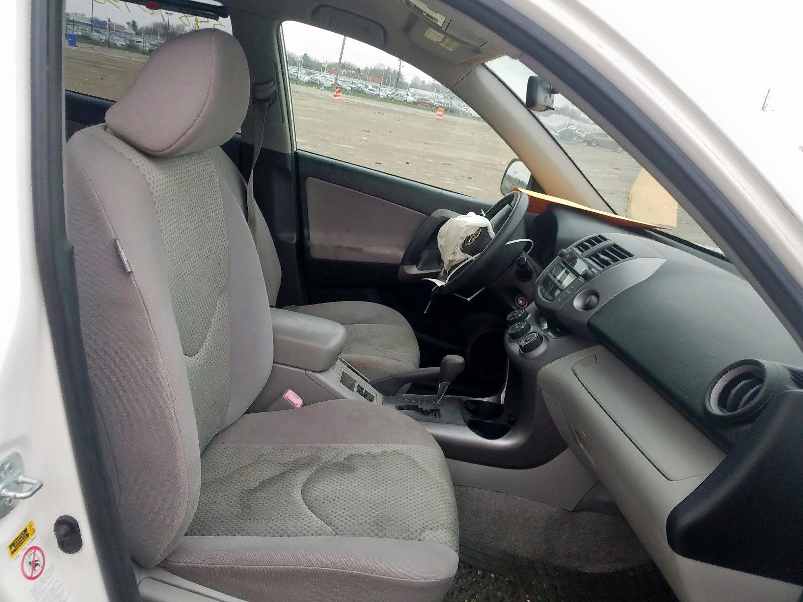 Photo 5 from auction – 2007 TOYOTA RAV4 with VIN JTMZD33V976033204
