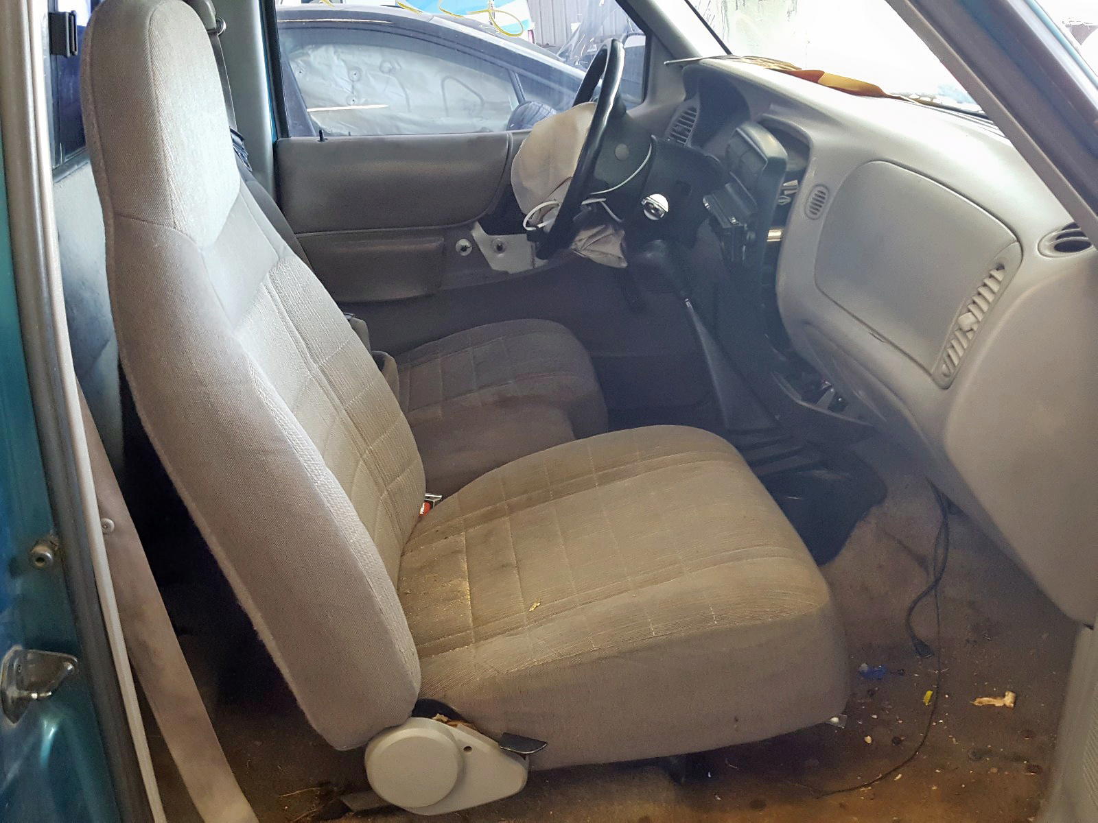 Photo 5 from auction – 1997 FORD RANGER with VIN 1FTCR10A8VUC65587
