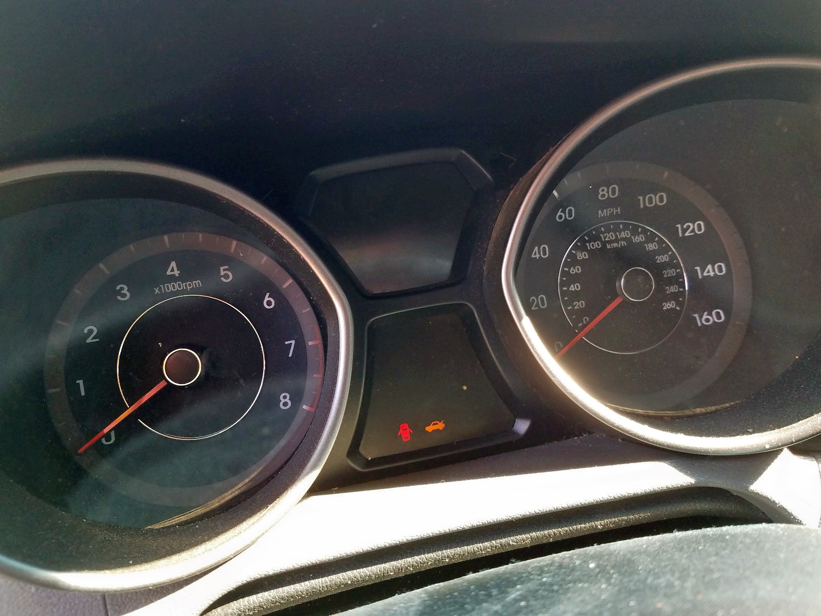 Photo 8 from auction – 2011 HYUNDAI ELANTRA GL with VIN 5NPDH4AE2BH000759