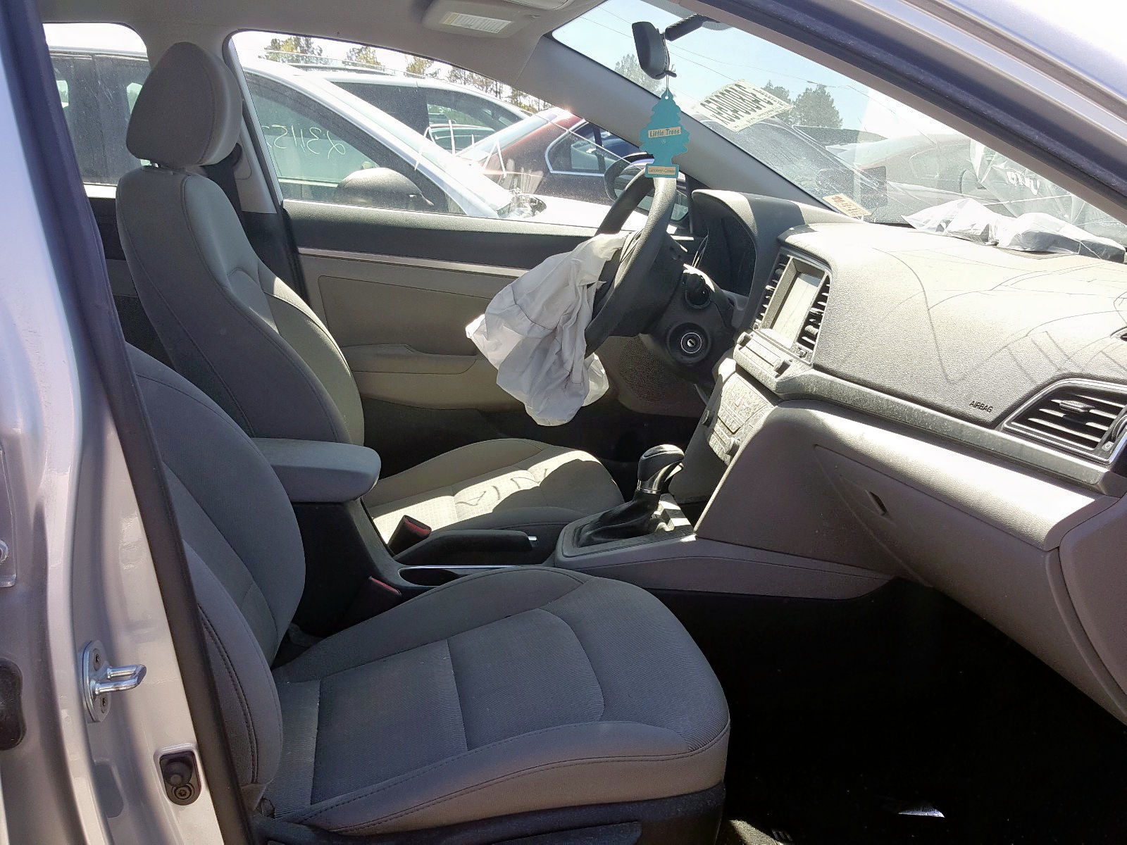 Photo 5 from auction – 2017 HYUNDAI ELANTRA SE with VIN 5NPD84LF5HH034452