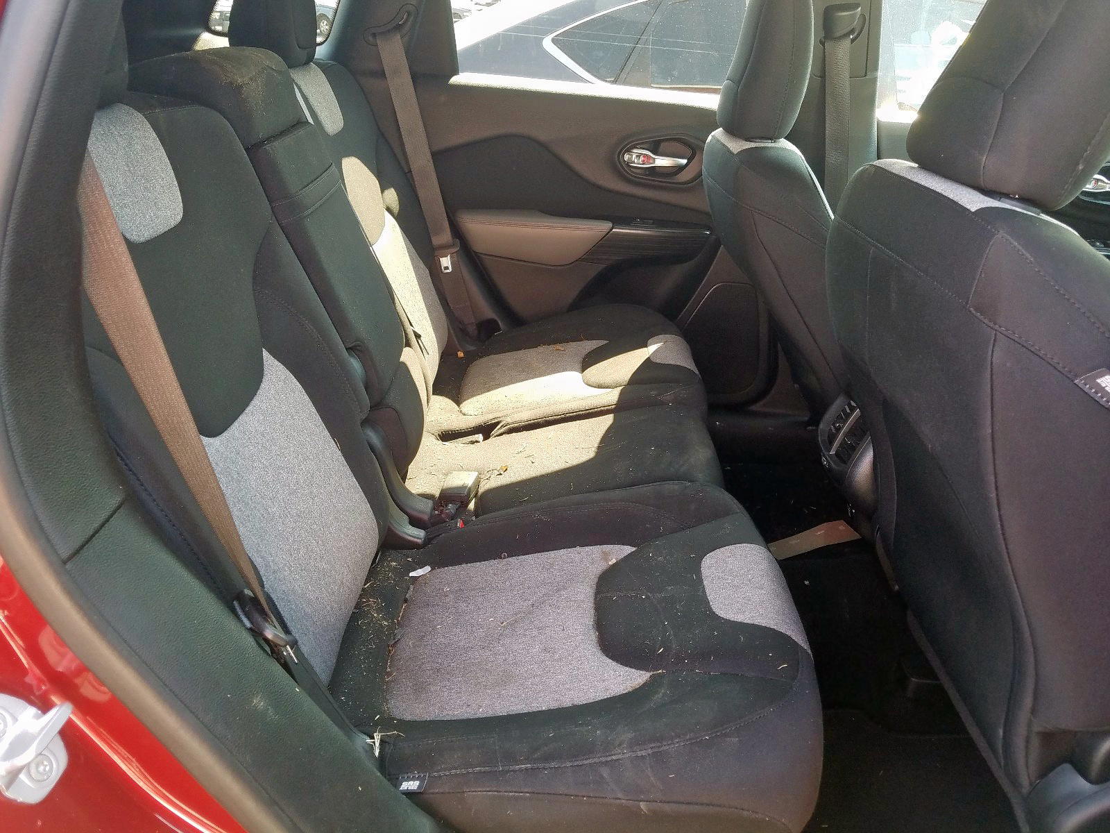 Photo 6 from auction – 2014 JEEP CHEROKEE L with VIN 1C4PJLCB2EW116380