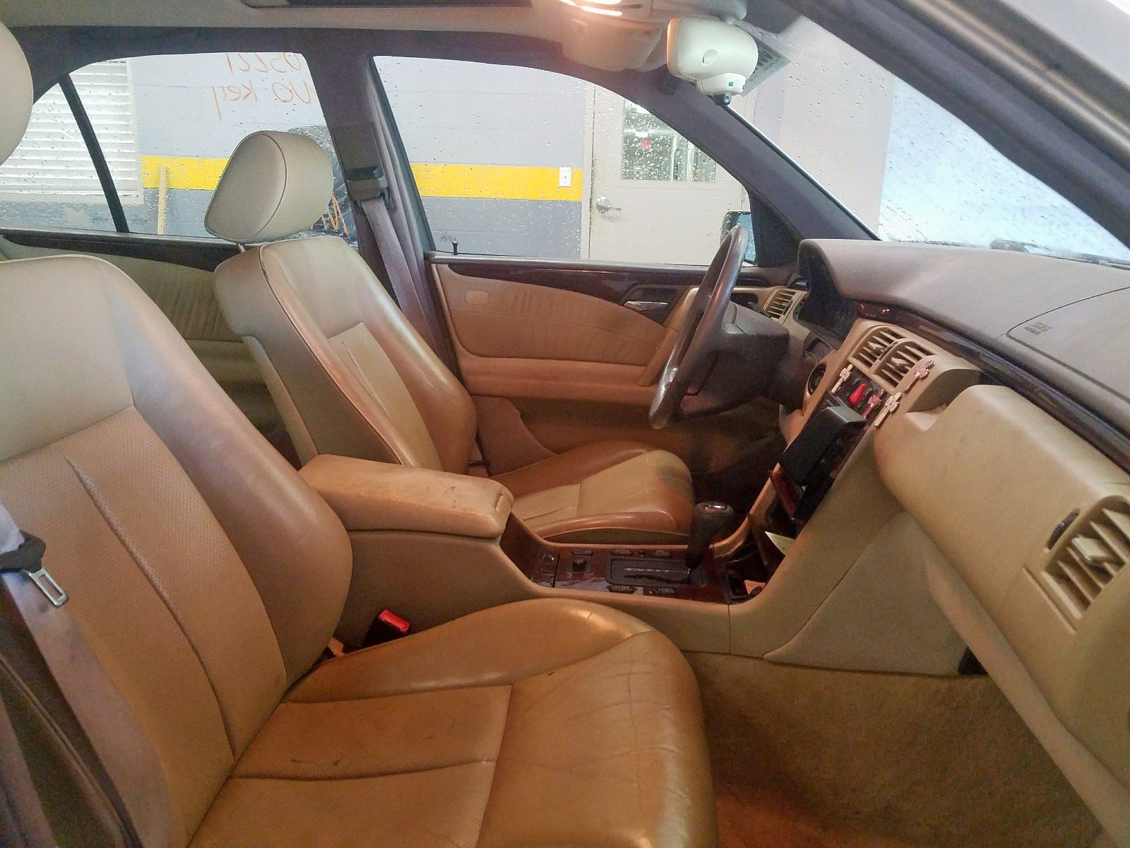 Photo 15 from auction – 1996 MERCEDES-BENZ E 320 with VIN WDBJF55F8TJ018501