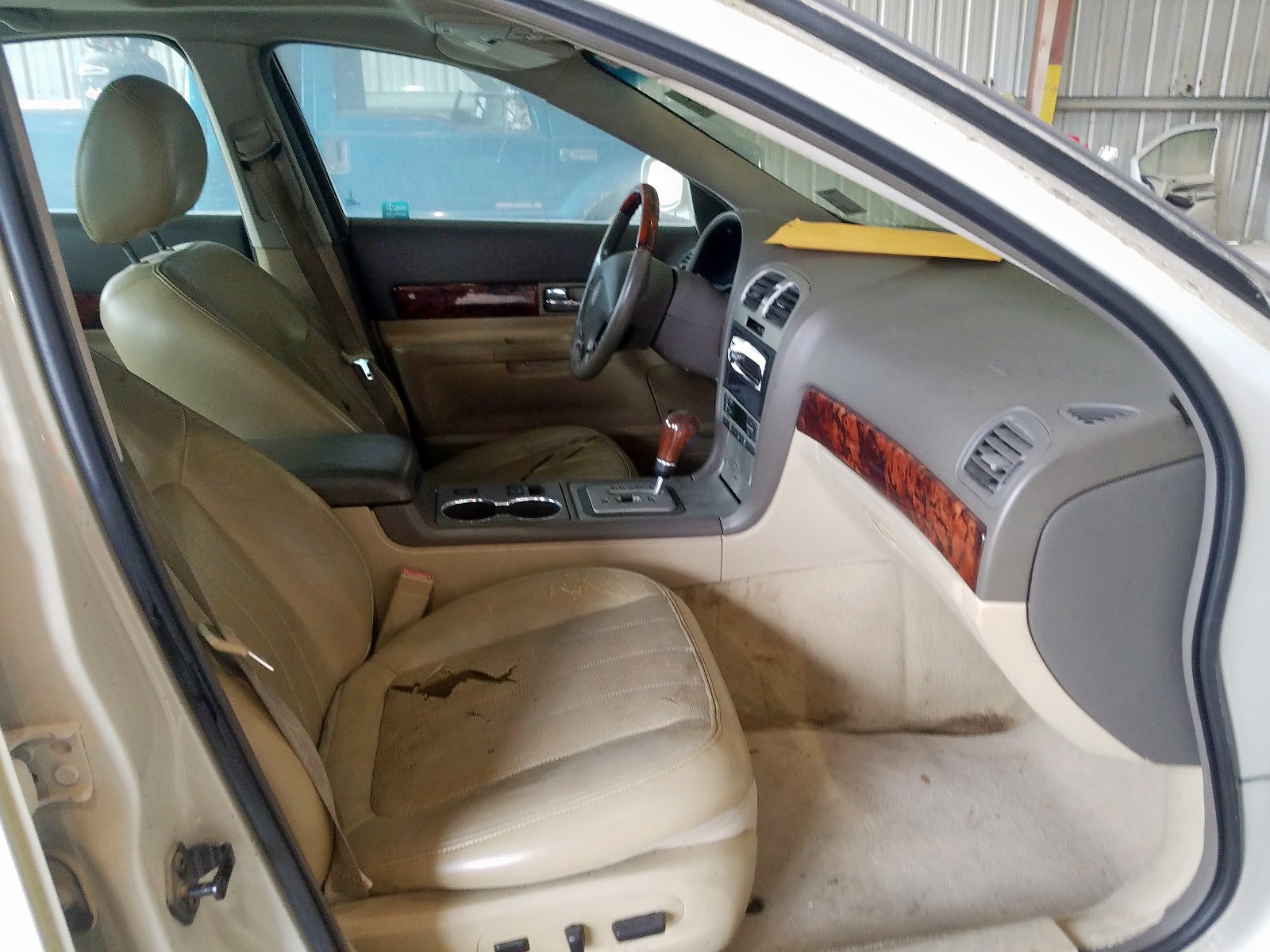 Photo 15 from auction – 2006 LINCOLN LS with VIN 1LNFM87AX6Y625586