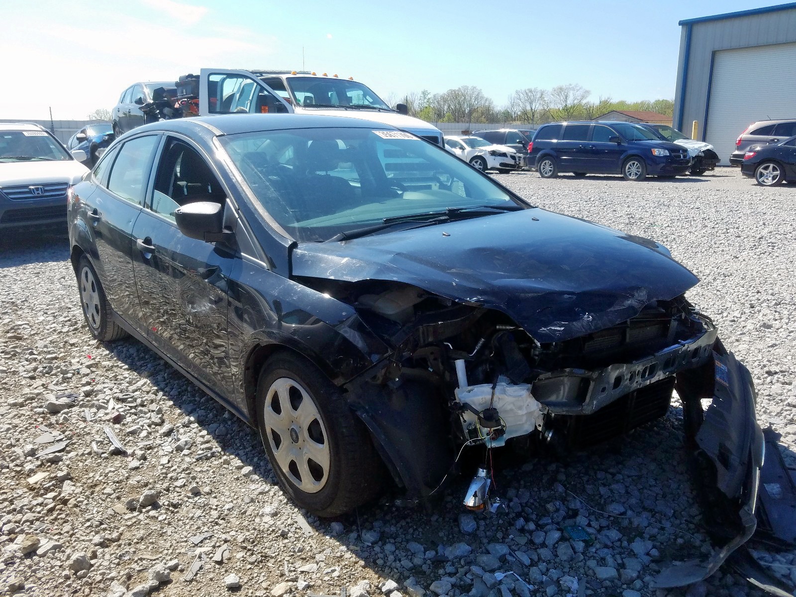 Снимка 1 от търг – 2014 FORD FOCUS S с VIN 1FADP3E21EL419611