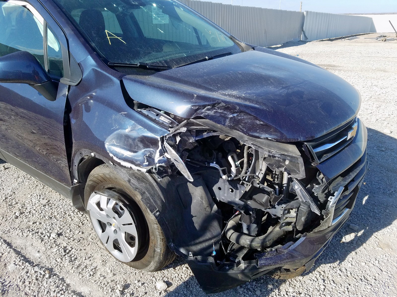 Photo 9 from auction – 2018 CHEVROLET TRAX LS with VIN 3GNCJKSB4JL399687