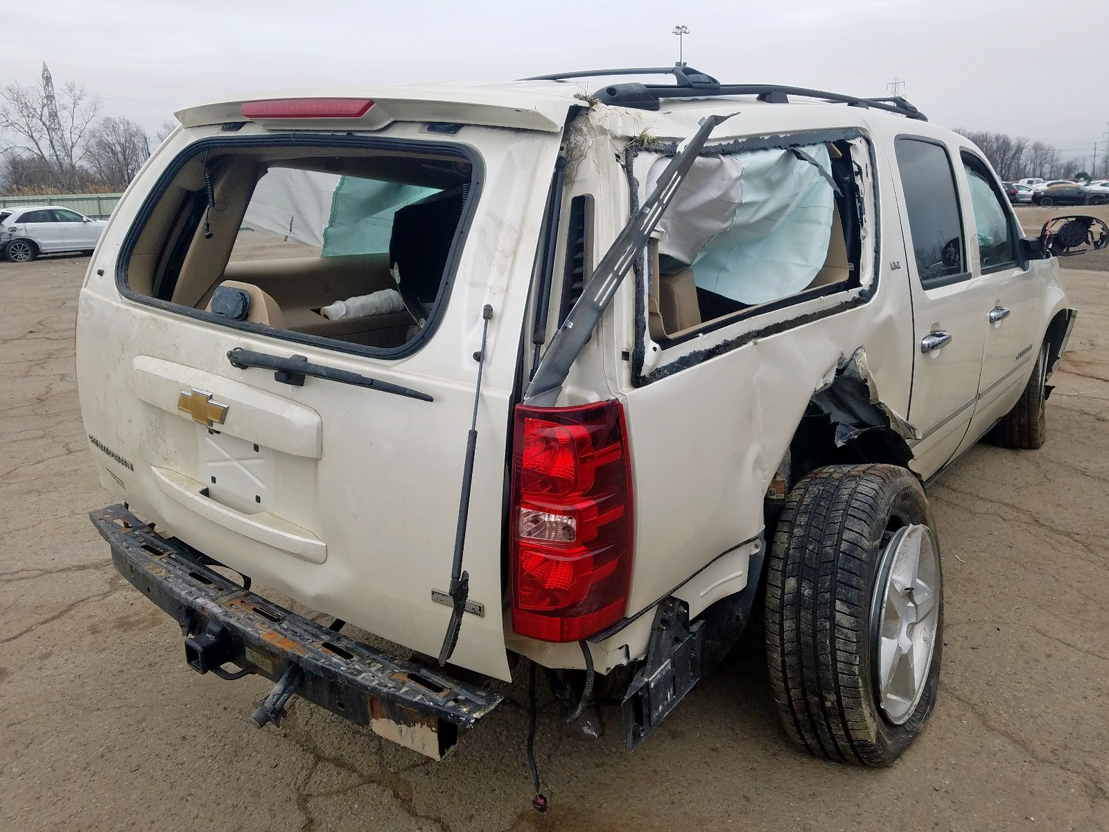 Photo 4 from auction – 2011 CHEVROLET SUBURBAN K with VIN 1GNSKKE36BR402368