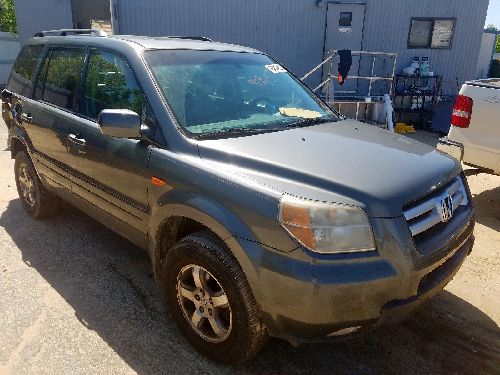 HONDA PILOT EXL 2008 with VIN 5FNYF28568B006041 - Photo from auction