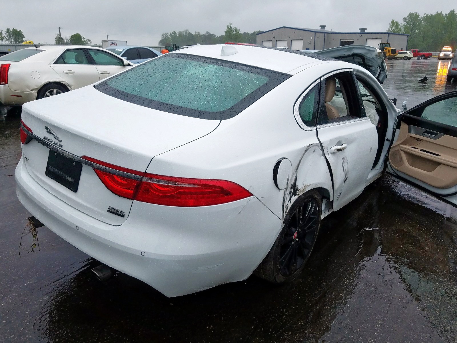 Photo 4 from auction – 2018 JAGUAR XF PRESTIG with VIN SAJBK4FX5JCY69385