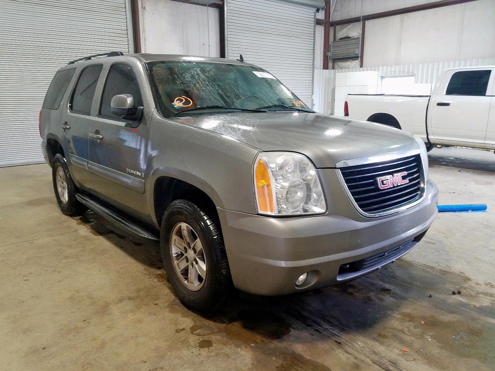 GMC YUKON 2008 with VIN 1GKFC13J18R230587 - Photo from auction