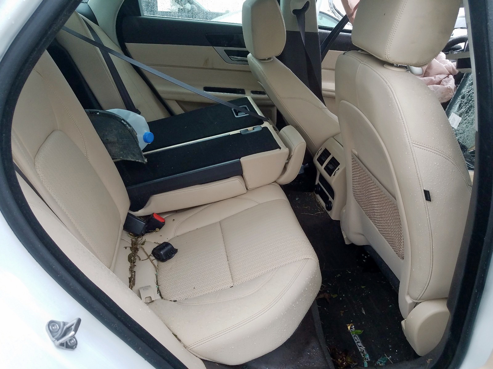 Photo 6 from auction – 2018 JAGUAR XF PRESTIG with VIN SAJBK4FX5JCY69385
