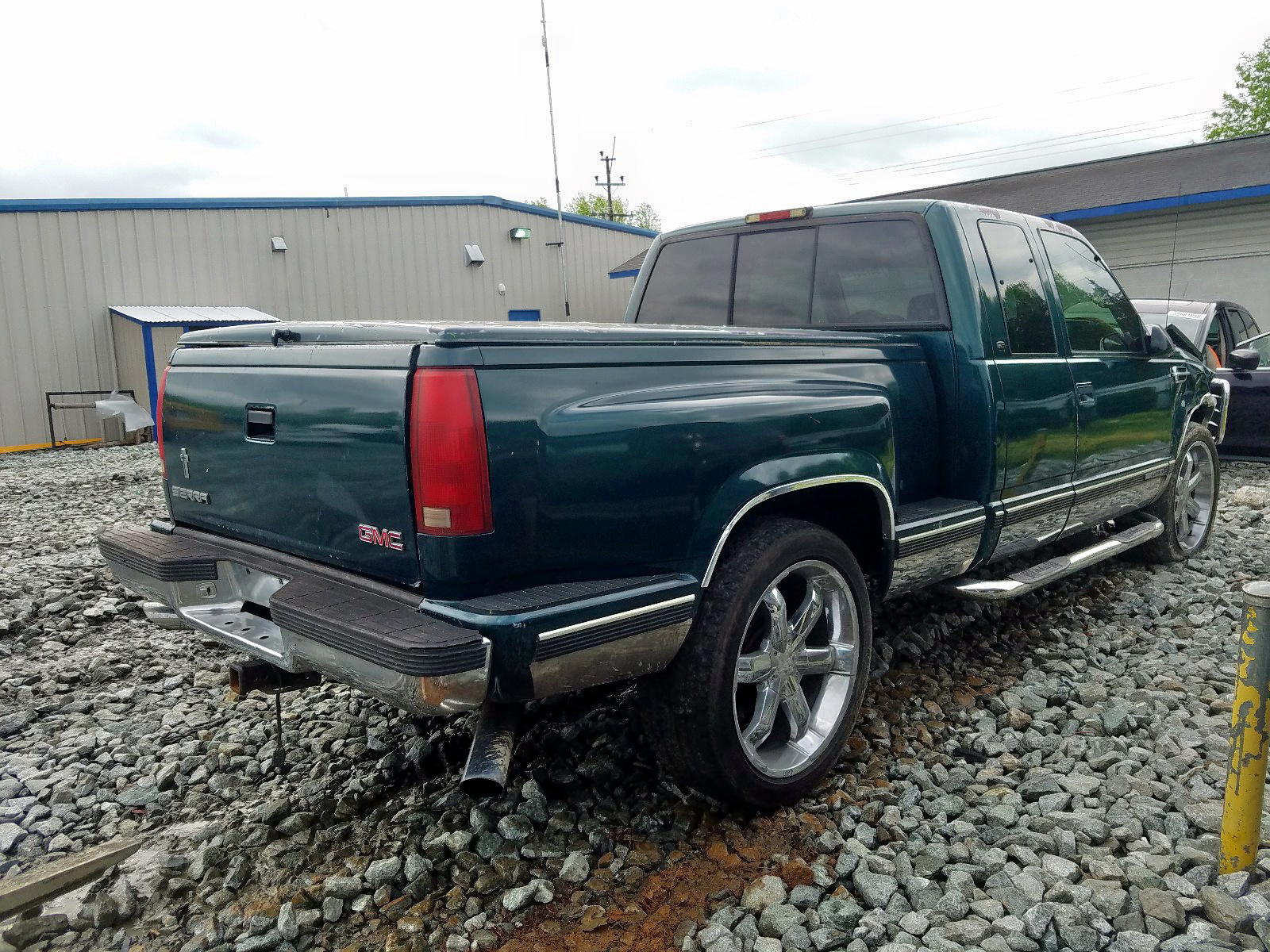 Photo 4 from auction – 1998 GMC SIERRA C15 with VIN 2GTEC19R5W1553700
