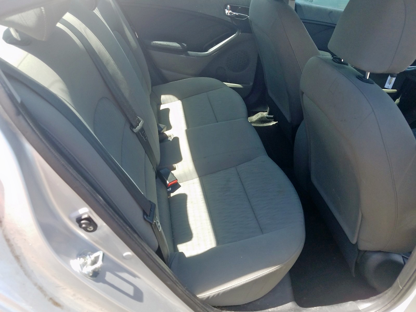 Photo 6 from auction – 2015 KIA FORTE LX with VIN KNAFK4A68F5258516