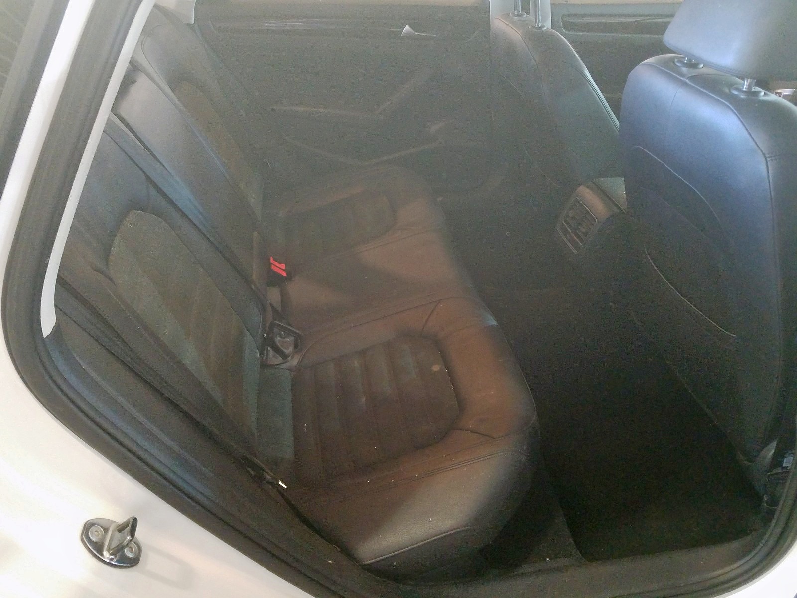Photo 6 from auction – 2015 VOLKSWAGEN PASSAT SEL with VIN 1VWCV7A32FC003163