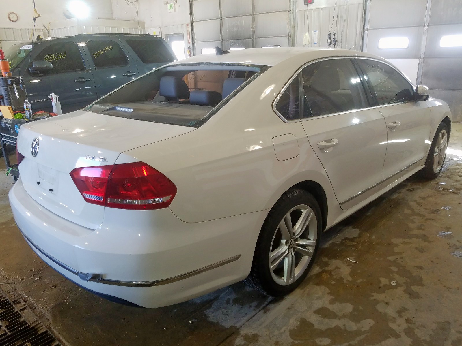 Photo 4 from auction – 2015 VOLKSWAGEN PASSAT SEL with VIN 1VWCV7A32FC003163