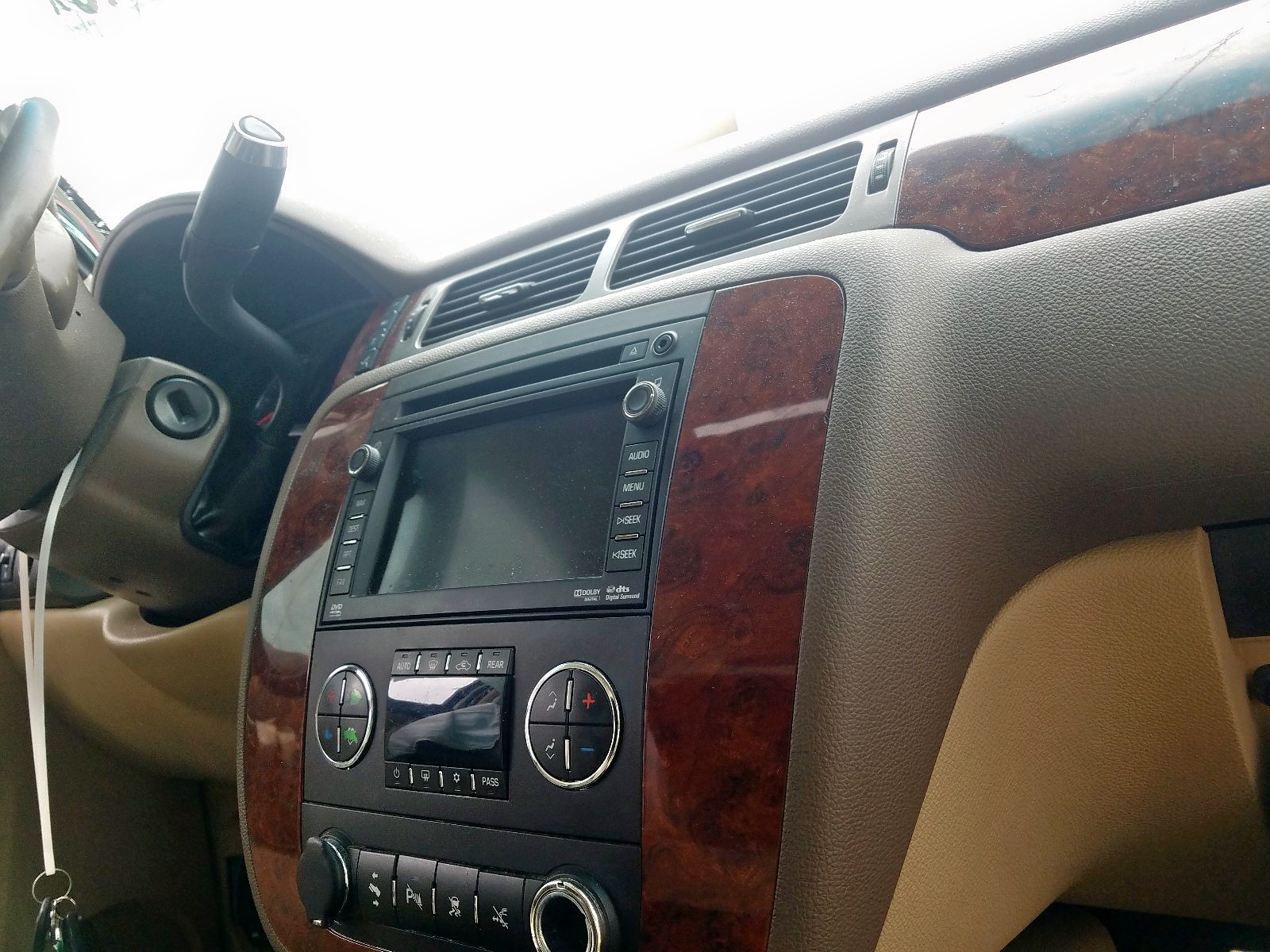 Photo 10 from auction – 2011 CHEVROLET SUBURBAN K with VIN 1GNSKKE36BR402368