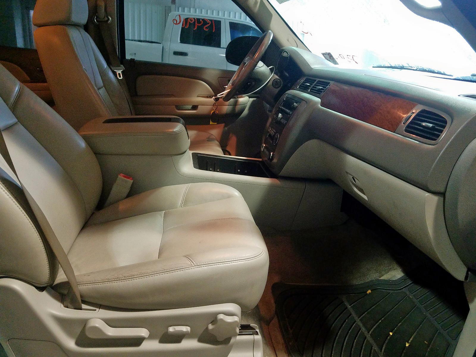 Photo 5 from auction – 2008 GMC YUKON with VIN 1GKFC13J18R230587