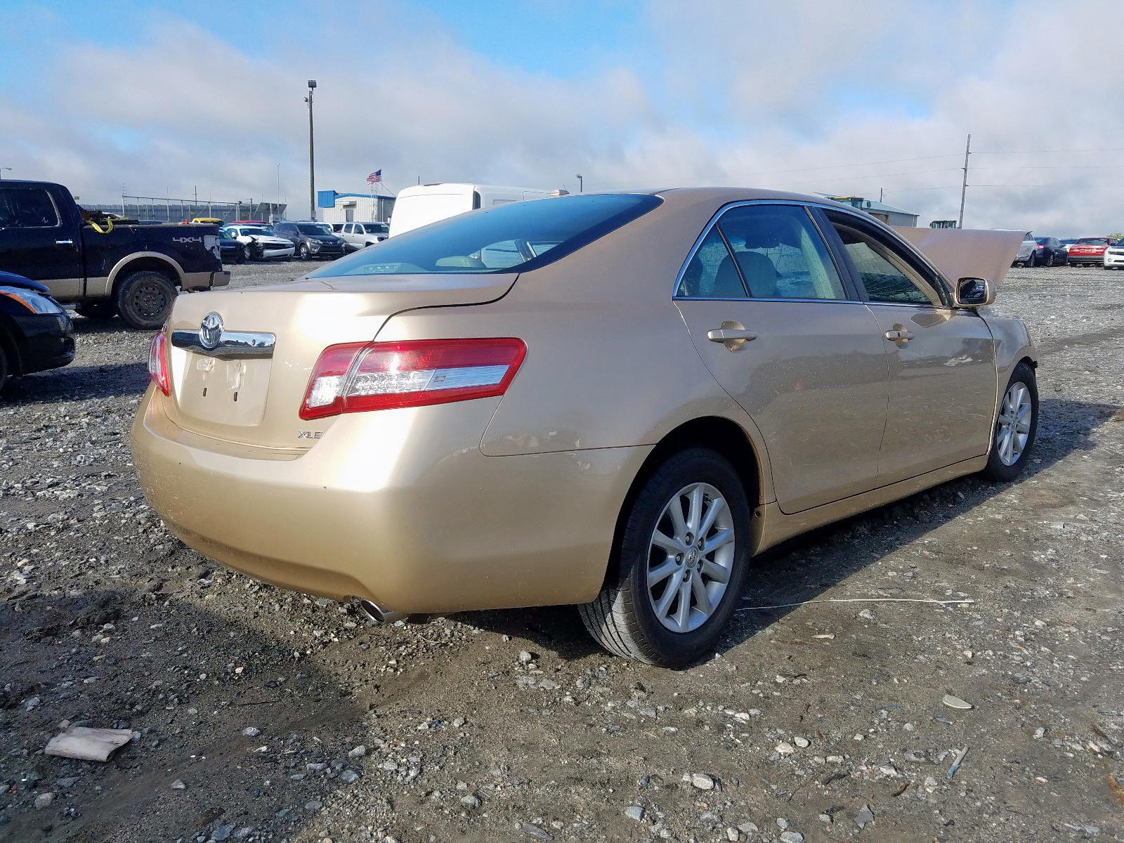 Photo 4 from auction – 2011 TOYOTA CAMRY BASE with VIN 4T1BF3EK7BU654505