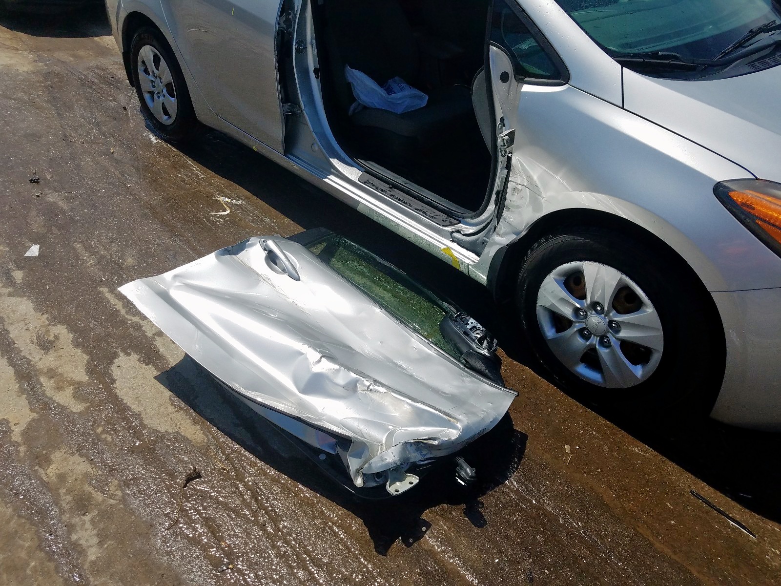 Photo 9 from auction – 2015 KIA FORTE LX with VIN KNAFK4A68F5258516