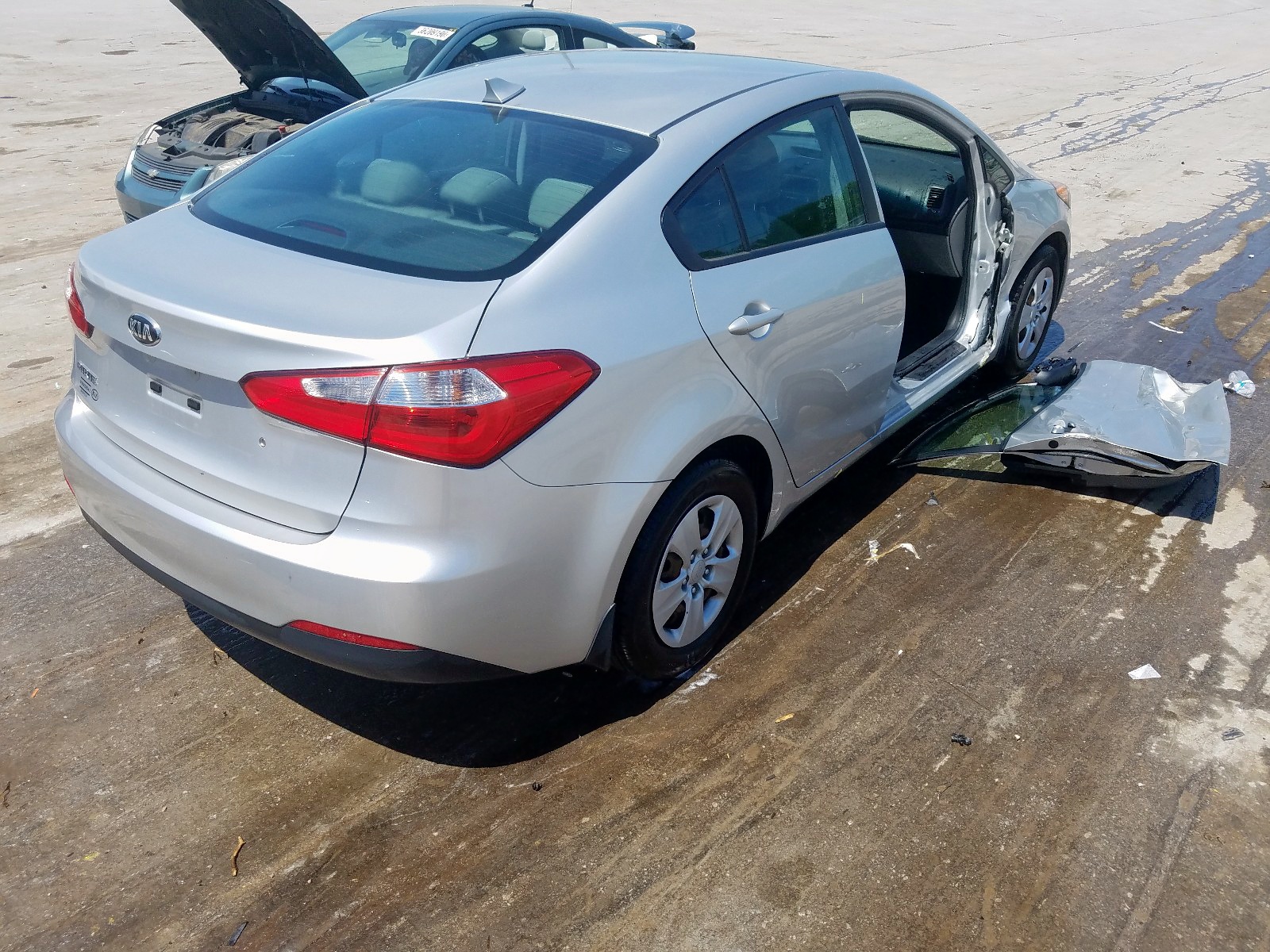 Photo 4 from auction – 2015 KIA FORTE LX with VIN KNAFK4A68F5258516