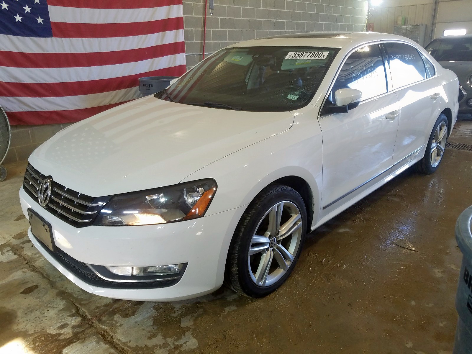 Photo 2 from auction – 2015 VOLKSWAGEN PASSAT SEL with VIN 1VWCV7A32FC003163